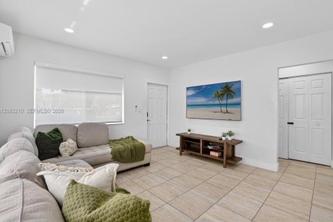 Villa ou maison à louer à Miami, Floride: 1 chambre, 51.1 m2 № 2352083 - photo 5