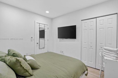Villa ou maison à louer à Miami, Floride: 1 chambre, 51.1 m2 № 2352083 - photo 9