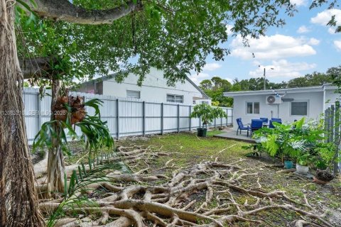 Villa ou maison à louer à Miami, Floride: 1 chambre, 51.1 m2 № 2352083 - photo 11