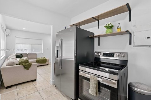 Villa ou maison à louer à Miami, Floride: 1 chambre, 51.1 m2 № 2352083 - photo 6