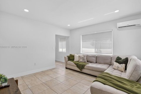 Villa ou maison à louer à Miami, Floride: 1 chambre, 51.1 m2 № 2352083 - photo 3