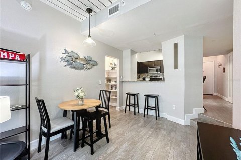 Condo in Tampa, Florida, 2 bedrooms  № 1743390 - photo 13