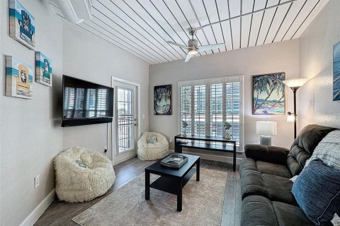 Condo in Tampa, Florida, 2 bedrooms  № 1743390 - photo 11