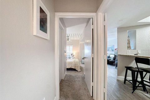 Condo in Tampa, Florida, 2 bedrooms  № 1743390 - photo 16