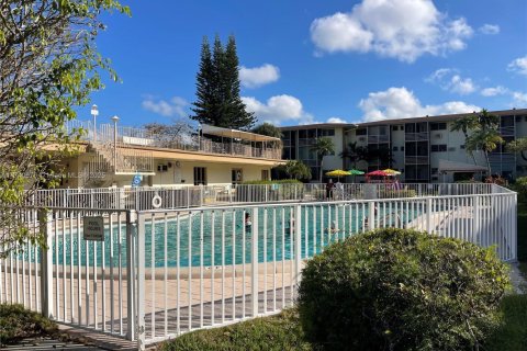 Condominio en venta en Miami, Florida, 2 dormitorios, 82.03 m2 № 1978667 - foto 1