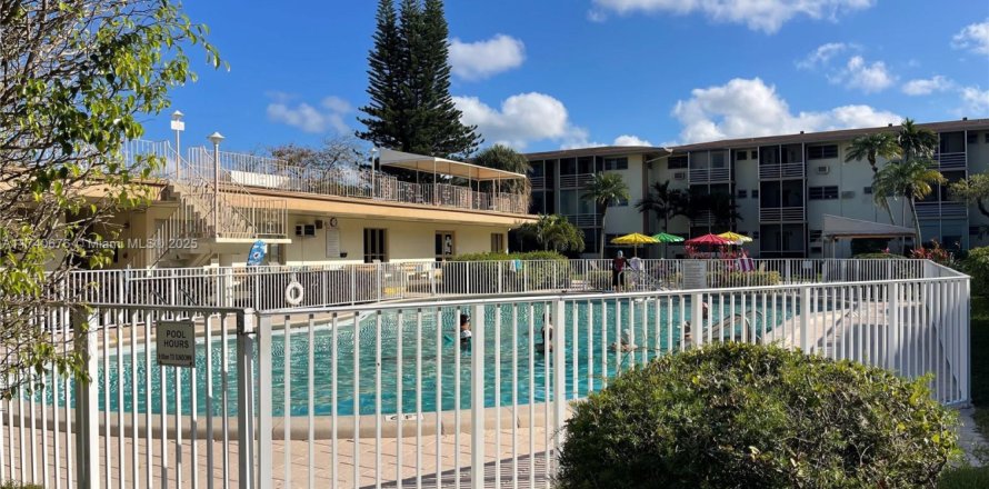 Condominio en Miami, Florida, 2 dormitorios  № 1978667