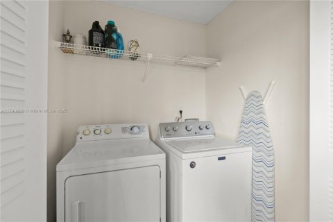 Condo in Davie, Florida, 2 bedrooms  № 1936703 - photo 14