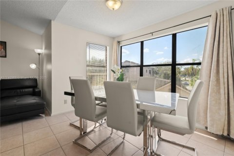 Condo in Davie, Florida, 2 bedrooms  № 1936703 - photo 2