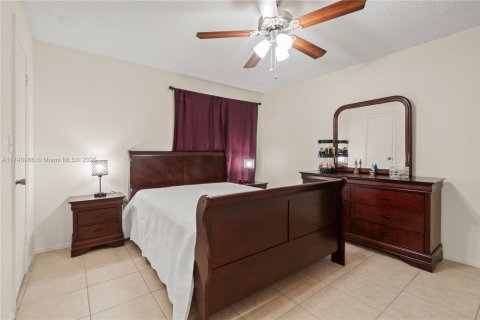 Condo in Davie, Florida, 2 bedrooms  № 1936703 - photo 11