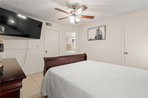 Condo in Davie, Florida, 2 bedrooms  № 1936703 - photo 12