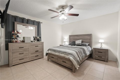 Condo in Davie, Florida, 2 bedrooms  № 1936703 - photo 8
