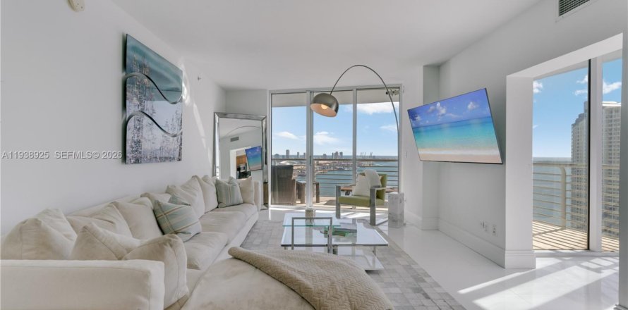 Кондоминиум с 3 спальнями в Майами, Флорида № 1997250