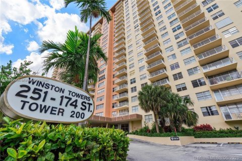 Condo in Sunny Isles Beach, Florida, 1 bedroom № 2080967 - photo 4