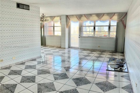 Condo in Sunny Isles Beach, Florida, 1 bedroom № 2080967 - photo 7