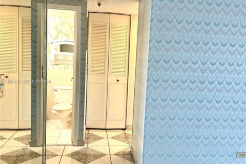 Condo in Sunny Isles Beach, Florida, 1 bedroom № 2080967 - photo 12