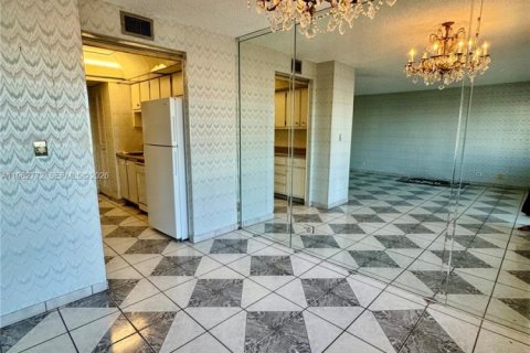 Condo in Sunny Isles Beach, Florida, 1 bedroom № 2080967 - photo 17