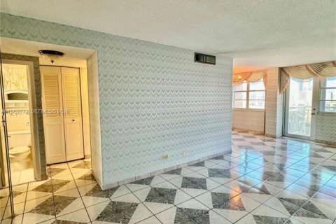 Condo in Sunny Isles Beach, Florida, 1 bedroom № 2080967 - photo 11