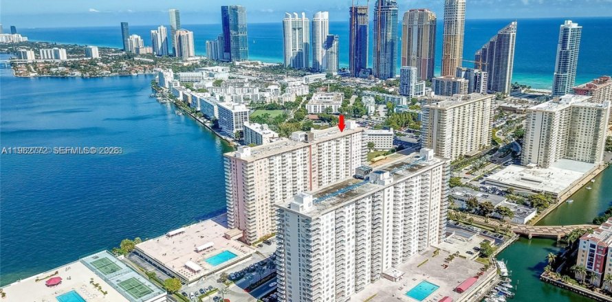 Condo in Sunny Isles Beach, Florida, 1 bedroom № 2080967