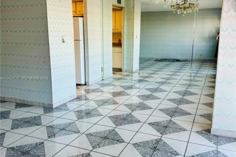 Condo in Sunny Isles Beach, Florida, 1 bedroom № 2080967 - photo 18