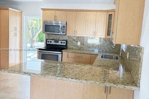 Villa ou maison à louer à Miami, Floride: 2 chambres, 114.64 m2 № 1966413 - photo 4