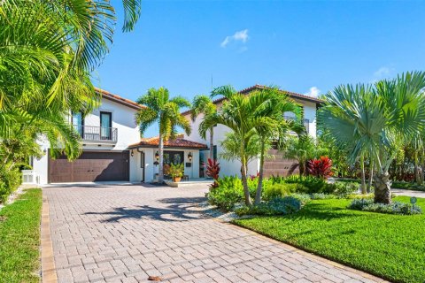 House in Saint Petersburg, Florida 5 bedrooms, 481.23 sq.m. № 1527316 - photo 8
