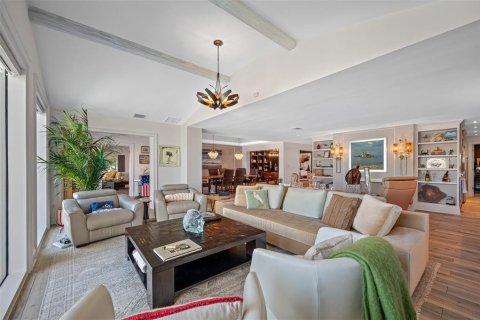 House in Saint Petersburg, Florida 5 bedrooms, 481.23 sq.m. № 1527316 - photo 15