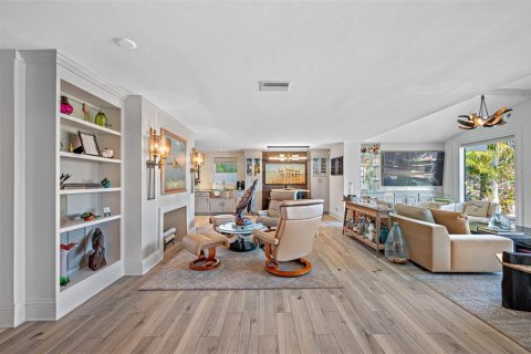 House in Saint Petersburg, Florida 5 bedrooms, 481.23 sq.m. № 1527316 - photo 16