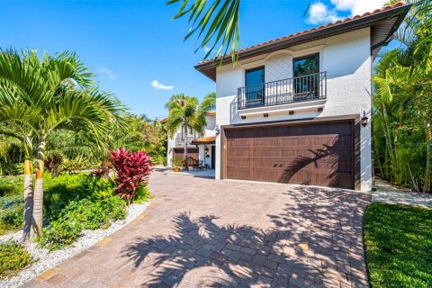 House in Saint Petersburg, Florida 5 bedrooms, 481.23 sq.m. № 1527316 - photo 12