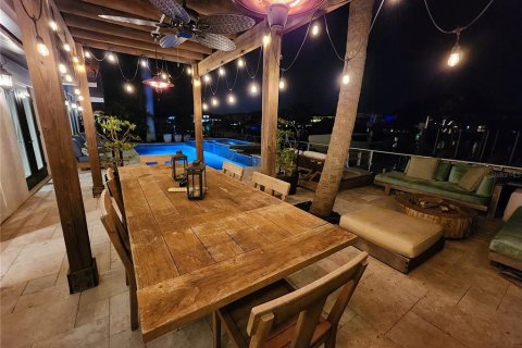 House in Saint Petersburg, Florida 5 bedrooms, 481.23 sq.m. № 1527316 - photo 5