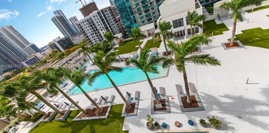 Кондоминиум с 2 спальнями в Майами, Флорида № 2045521