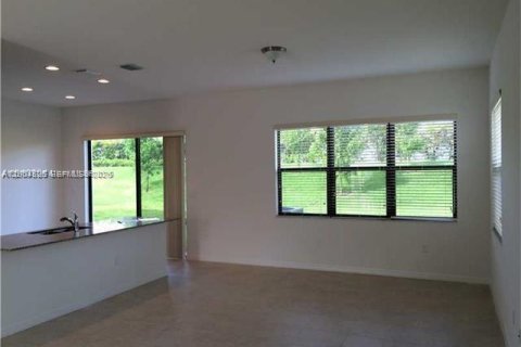 Townhouse in Miramar, Florida 3 bedrooms, 162.76 sq.m. № 2068617 - photo 10