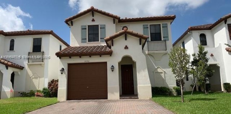 Townhouse in Miramar, Florida 3 bedrooms, 162.76 sq.m. № 2068617