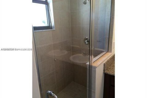 Townhouse in Miramar, Florida 3 bedrooms, 162.76 sq.m. № 2068617 - photo 15