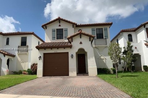 Townhouse in Miramar, Florida 3 bedrooms, 162.76 sq.m. № 2068617 - photo 2