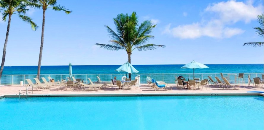 Condo in South Palm Beach, Florida, 2 bedrooms № 1207856