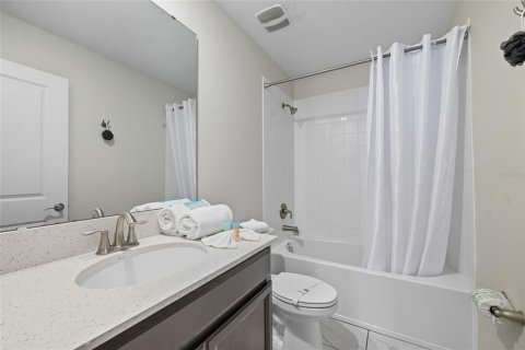 House in Davenport, Florida 8 bedrooms, 364.36 sq.m. № 1903133 - photo 21