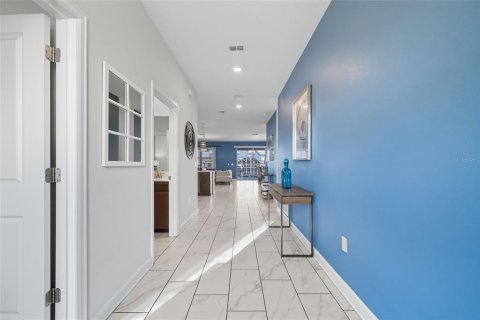 House in Davenport, Florida 8 bedrooms, 364.36 sq.m. № 1903133 - photo 3