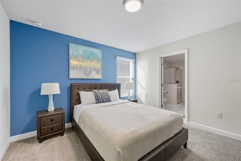 House in Davenport, Florida 8 bedrooms, 364.36 sq.m. № 1903133 - photo 24