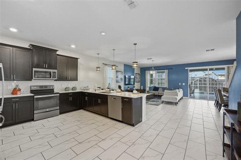 House in Davenport, Florida 8 bedrooms, 364.36 sq.m. № 1903133 - photo 4