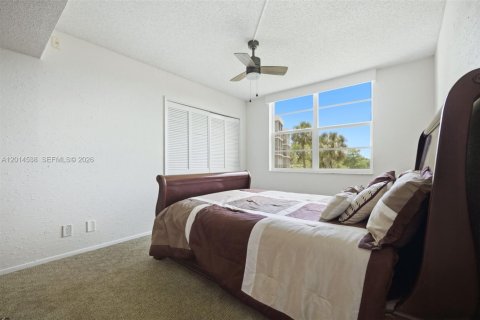 Condo in Pompano Beach, Florida, 3 bedrooms № 2076304 - photo 26