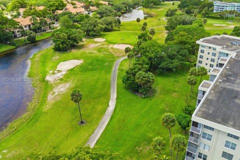 Condo in Pompano Beach, Florida, 3 bedrooms № 2076304 - photo 7