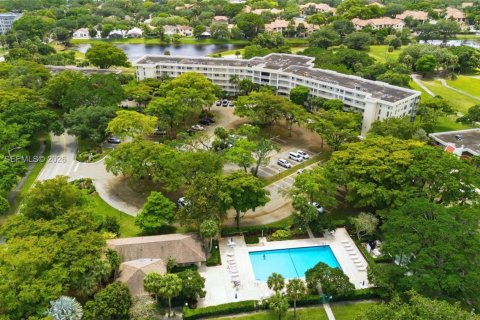 Condo in Pompano Beach, Florida, 3 bedrooms № 2076304 - photo 3