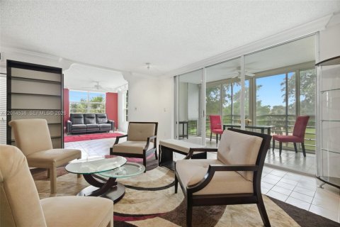 Condo in Pompano Beach, Florida, 3 bedrooms № 2076304 - photo 19