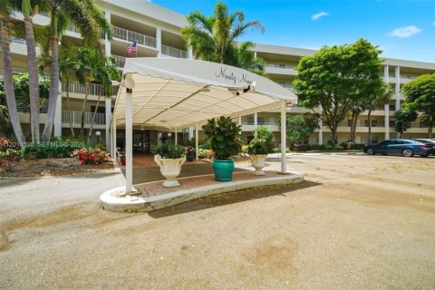 Condo in Pompano Beach, Florida, 3 bedrooms  № 2076304