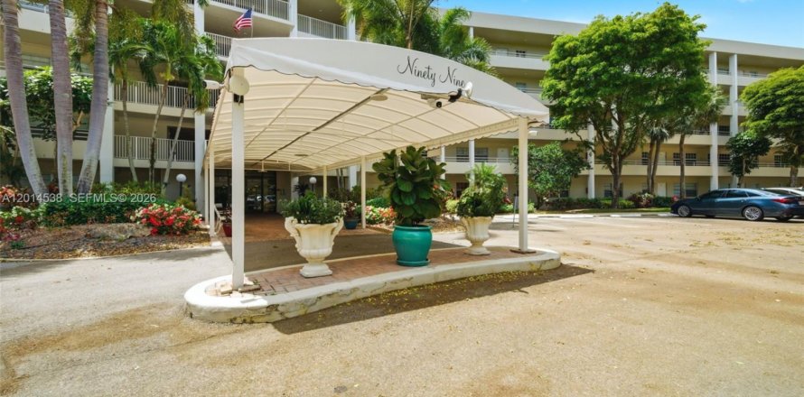 Condo in Pompano Beach, Florida, 3 bedrooms № 2076304