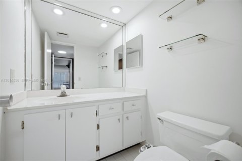 Condo in Pompano Beach, Florida, 3 bedrooms № 2076304 - photo 25