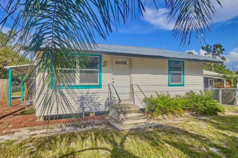 Casa en venta en Frostproof, Florida, 2 dormitorios, 62.43 m2 № 1787605 - foto 2