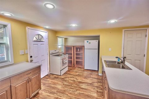 Casa en venta en Frostproof, Florida, 2 dormitorios, 62.43 m2 № 1787605 - foto 11