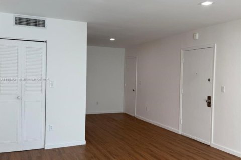Appartement à louer à Miami, Floride: 2 chambres, 85.47 m2 № 1931636 - photo 6