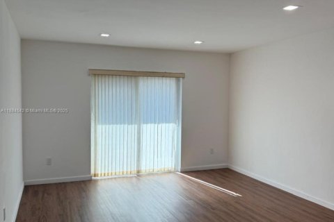 Appartement à louer à Miami, Floride: 2 chambres, 85.47 m2 № 1931636 - photo 10